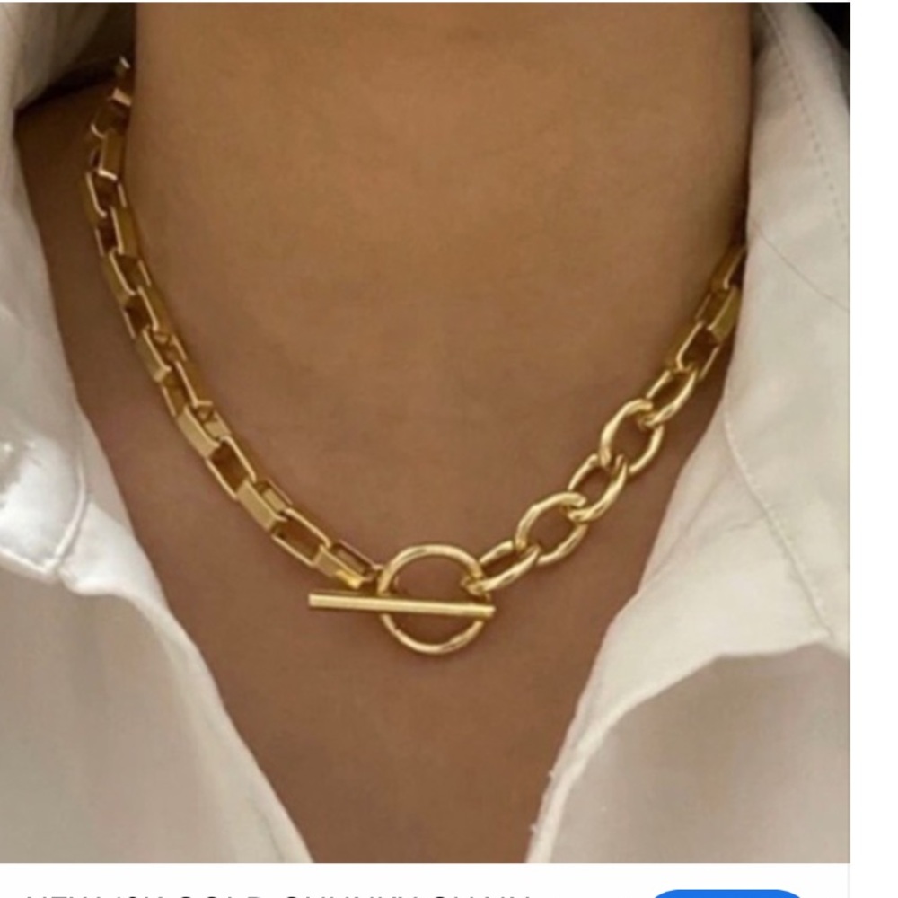 Classic Gold Toggle Link Necklace for Women